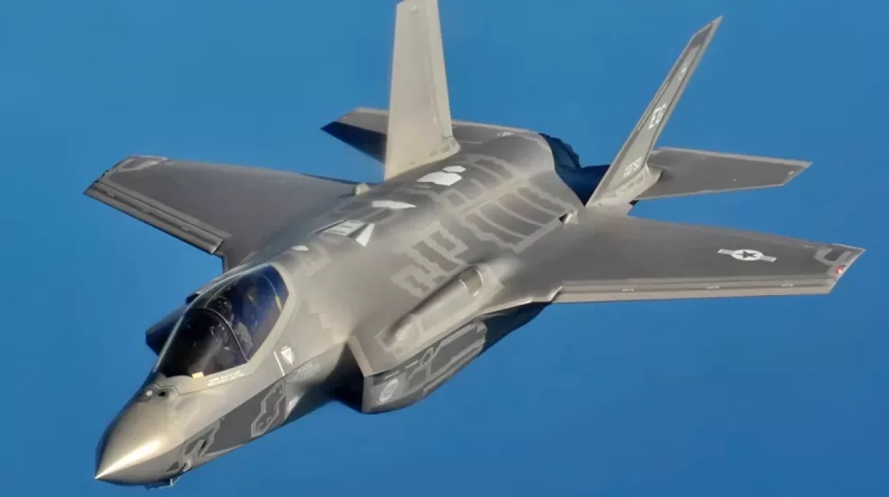İngiltere'ye ait F-35 Japonya'da acil iniş yaptı