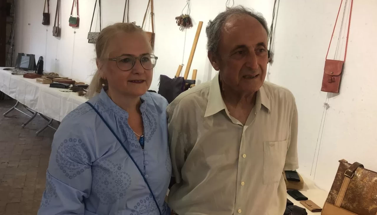 Datça'ya yerleşti, deriden sanata uzanan yolculuğa çıktı