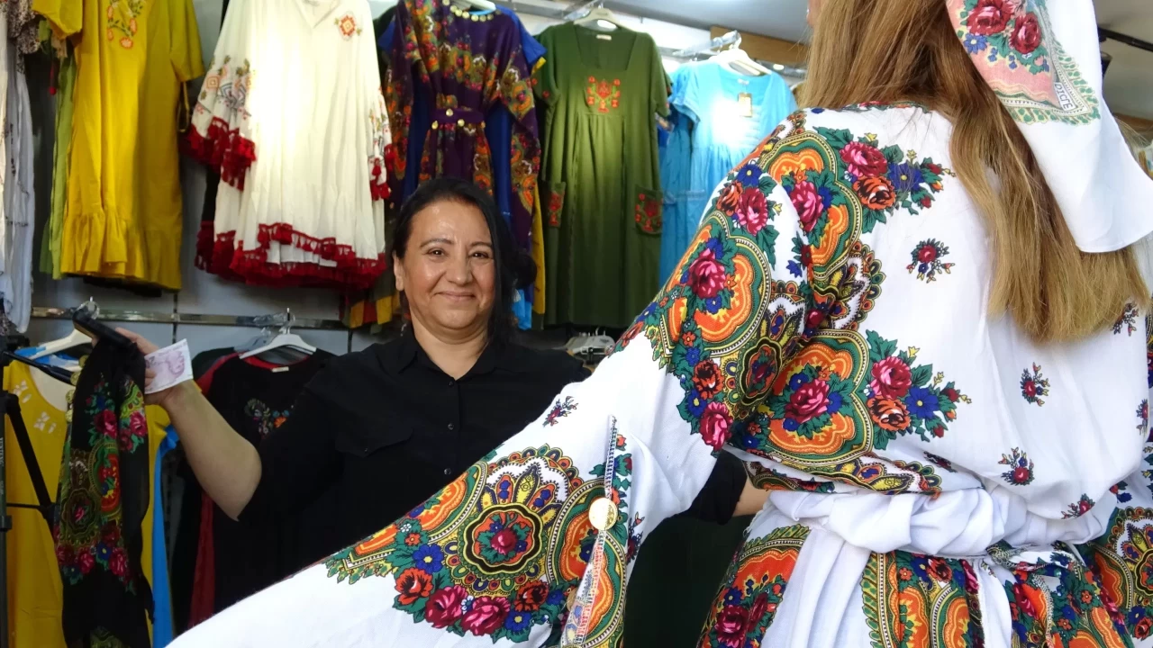 Mardin’de yöresel kıyafetler turistlerin gözdesi oldu