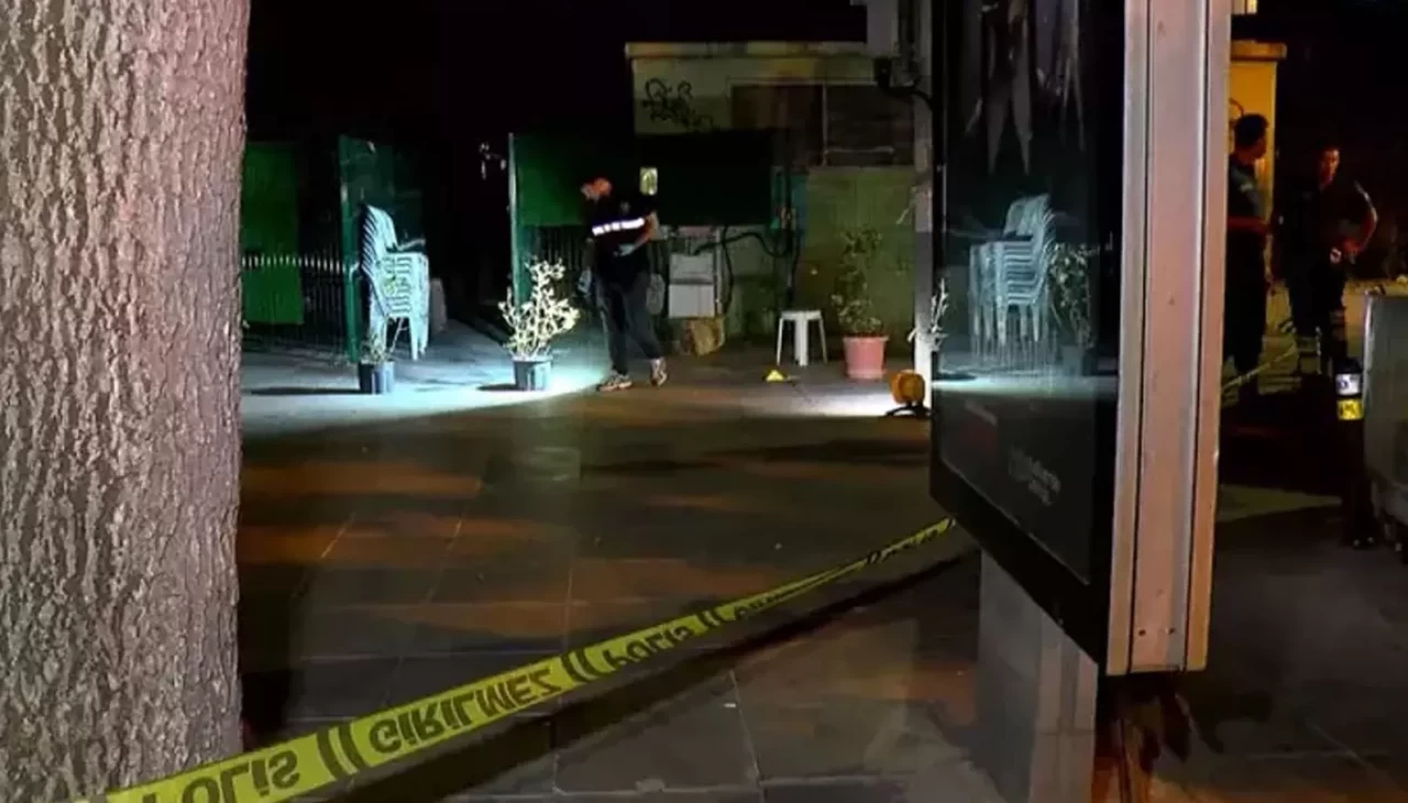 Bakırköy'de kanlı tartışma: Tartışmayı ayırmak isteyen kadın bacağından vuruldu