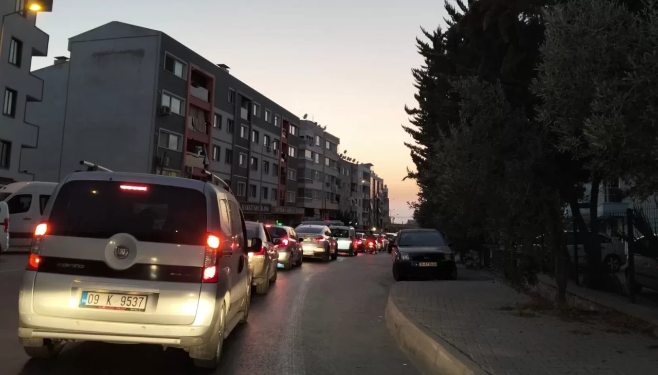 Trafik yoğunluğundan Kuşadası da nasibini aldı