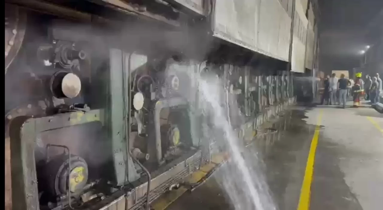 Balıkesir'de kağıt fabrikasında yangın