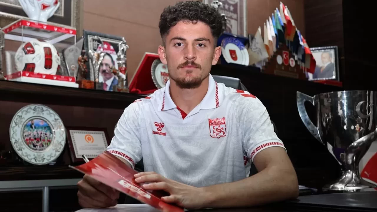 Sivasspor, Emirhan Başyiğit ile sözleşme yeniledi