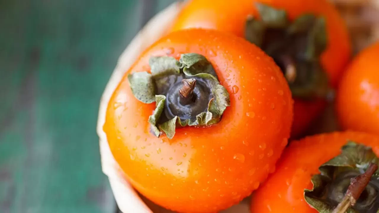 Rüyada Cennet Hurması Yemek Ne Anlama Gelir? İşte Detaylı Yorumlar