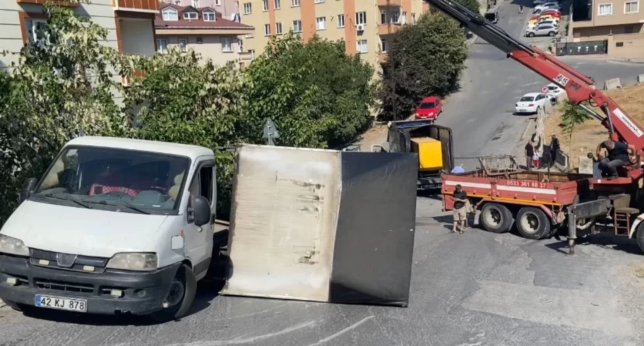 Ümraniye’de feci kaza! Jeneratör yüklü kamyon kaza yaptı
