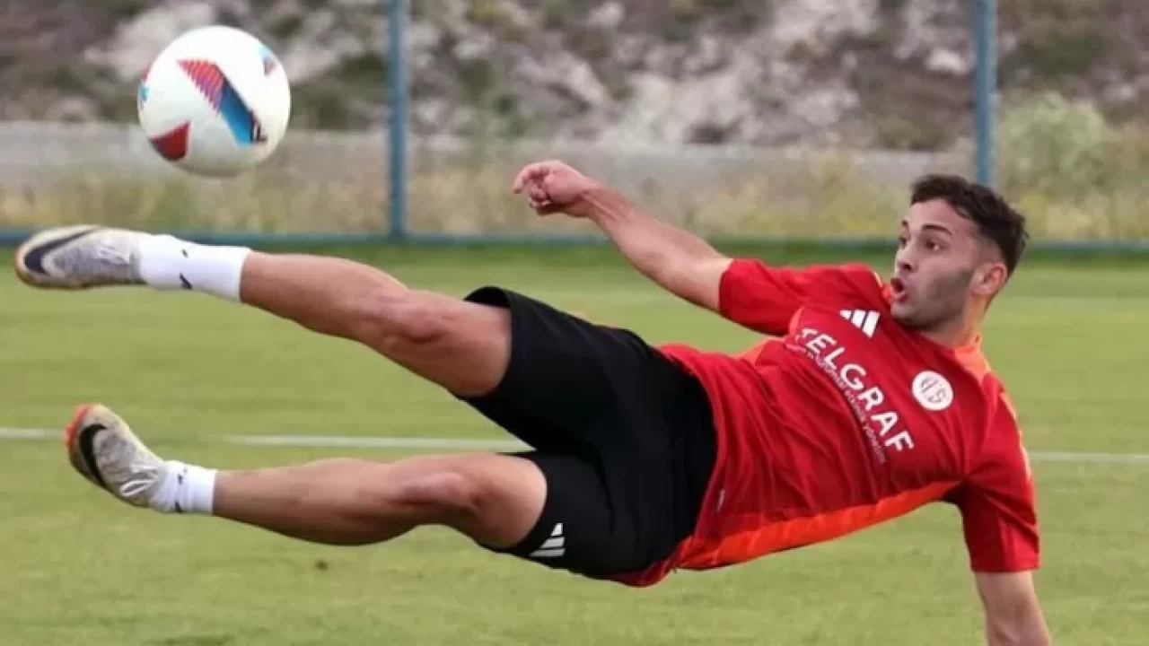 Antalyaspor, Taha Osman Özmert’i Ankara Demirspor’a kiraladı