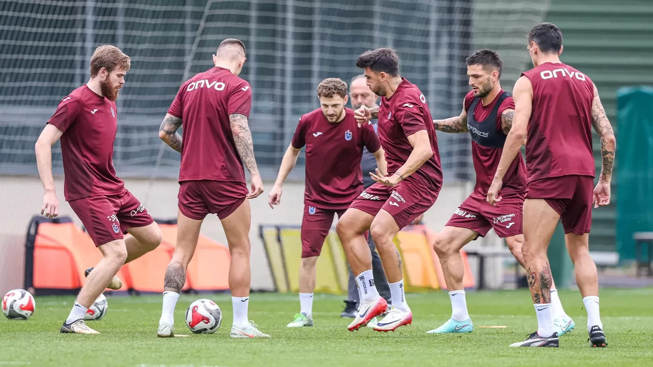 Trabzonspor, sezon hazırlıklarını çift antrenmanla sürdürüyor