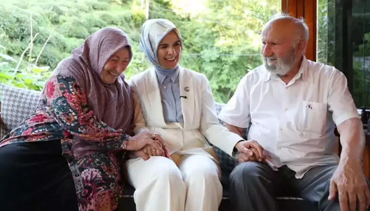 Bakan Göktaş Rize'deki 63 yıllık evli Kanbur çiftine misafir oldu