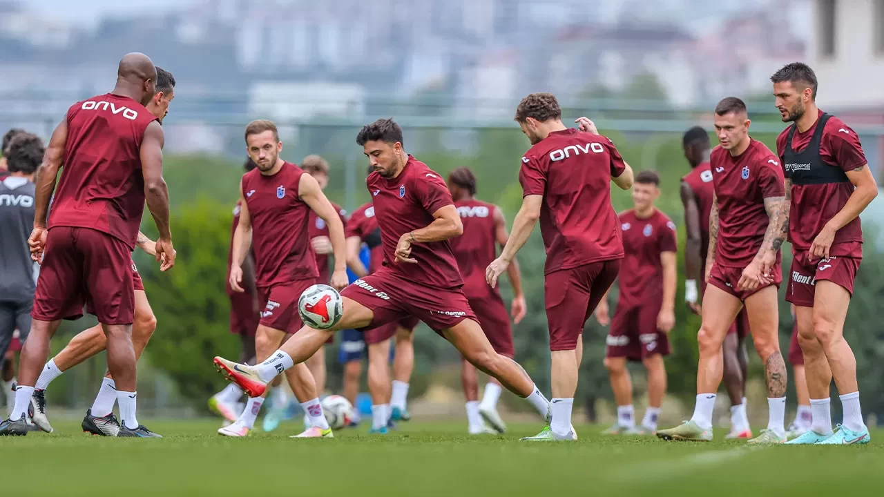 Trabzonspor, sezon hazırlıklarını çift antrenmanla sürdürdü