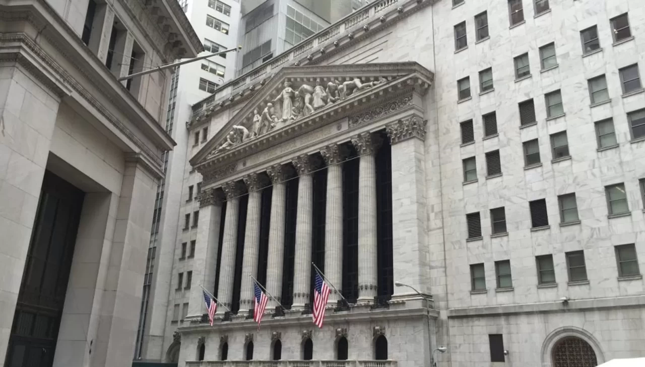 ABD borsalarında karışık seyir: Teknoloji baskısı sürüyor