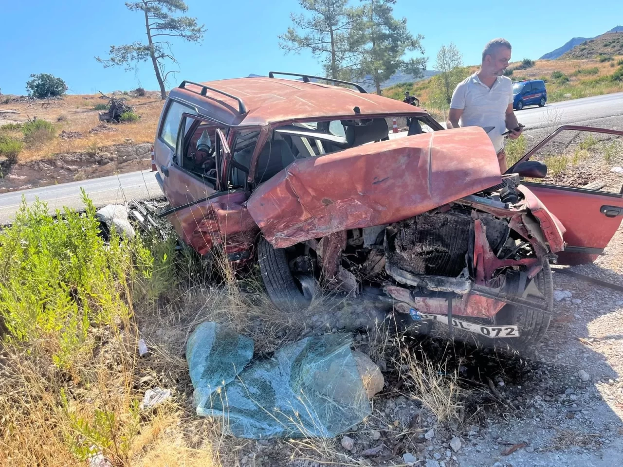 Antalya'da otomobiller kafa kafaya çarpıştı: 1'i ağır 6 yaralı