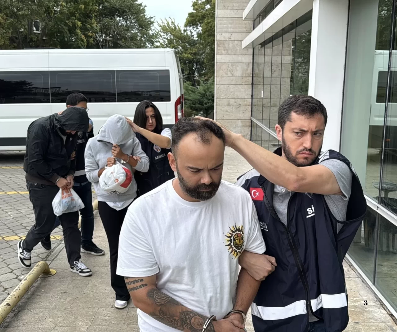 Samsun'daki tatil dolandırıcıları adliyeye sevkedildi