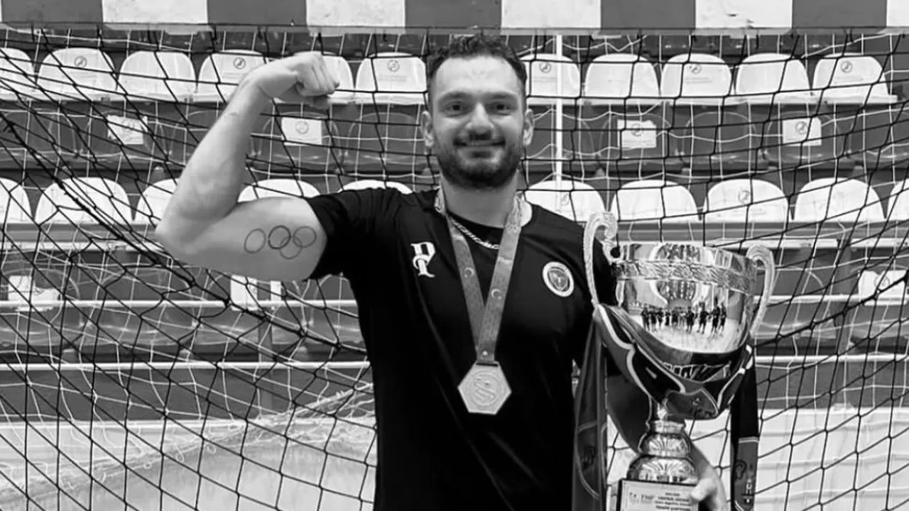 Milli hentbolcu Cem Denli trafik kazası sonucu hayatını kaybetti