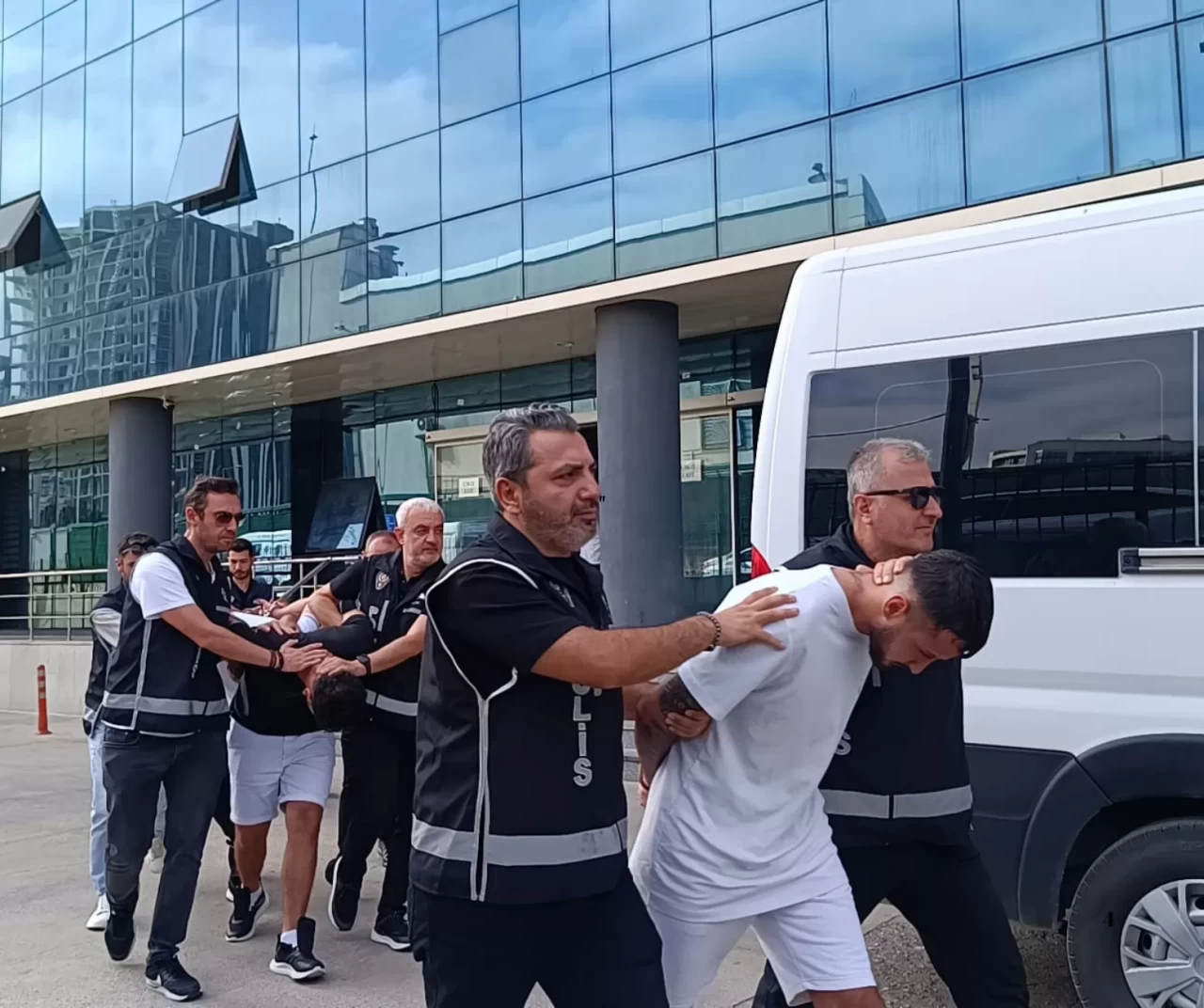 Bursa merkezli suç örgütü operasyonu: 11 şüpheli gözaltında