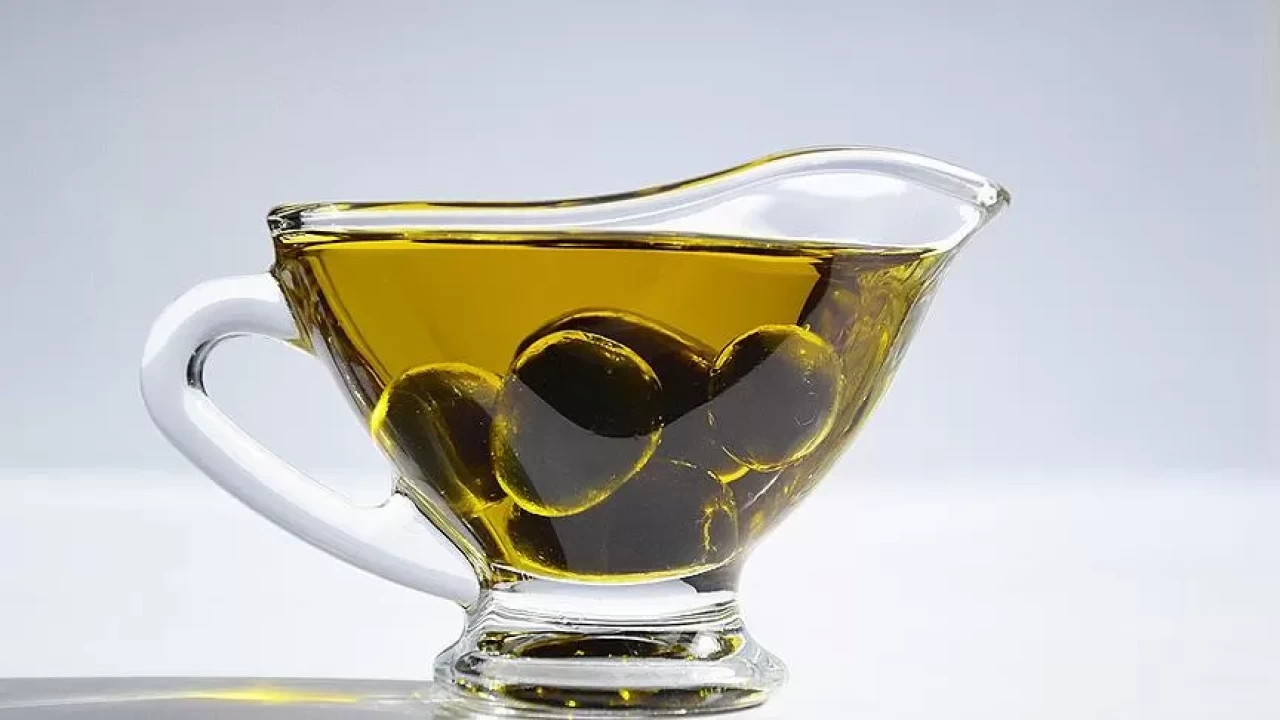 Parlak ve gür saçların sırrı zeytinyağı