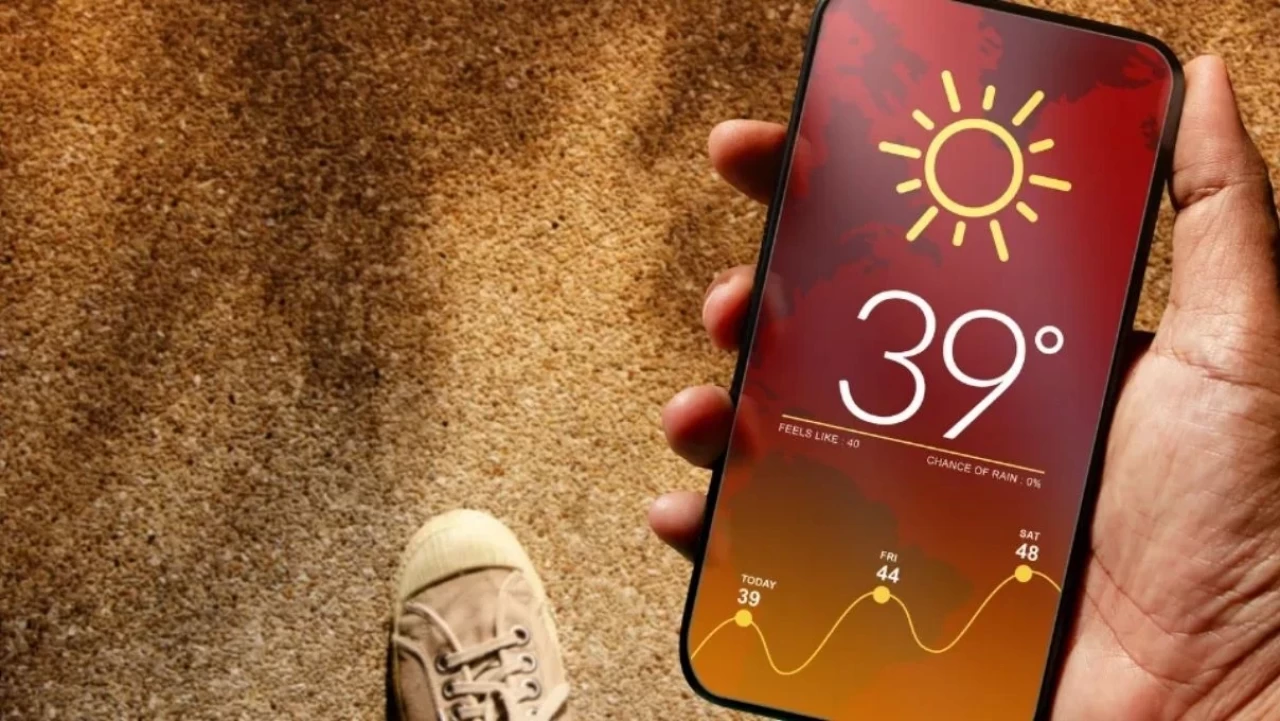 Güneşlenirken cep telefonunuza dikkat edin! Adeta bir bomba olabilir!