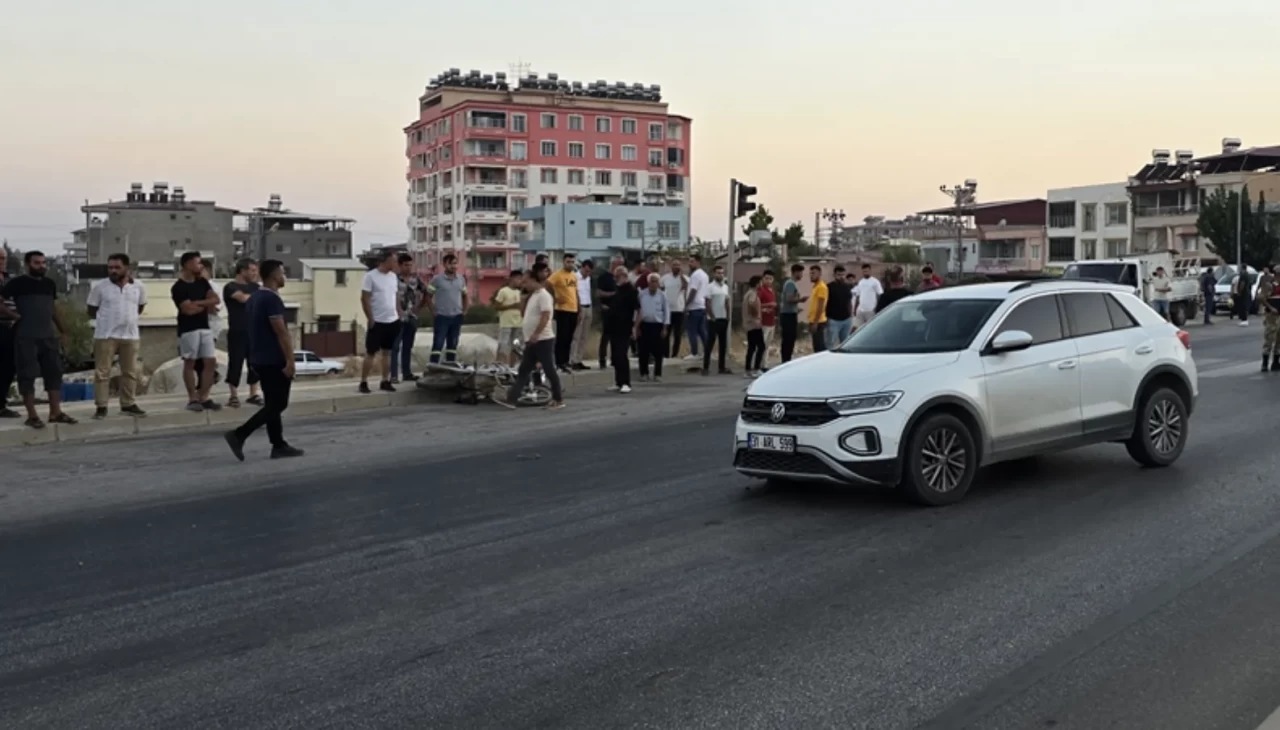 Otomobille çarpışan motosikletin sürücüsü öldü