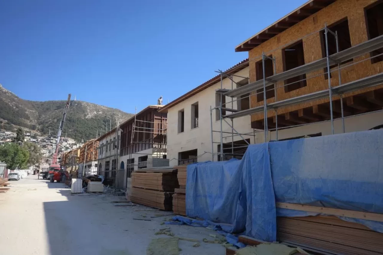 Asrın felaketinin yerle bir ettiği Antakya'nın ticaret merkezi yeniden inşa ediliyor