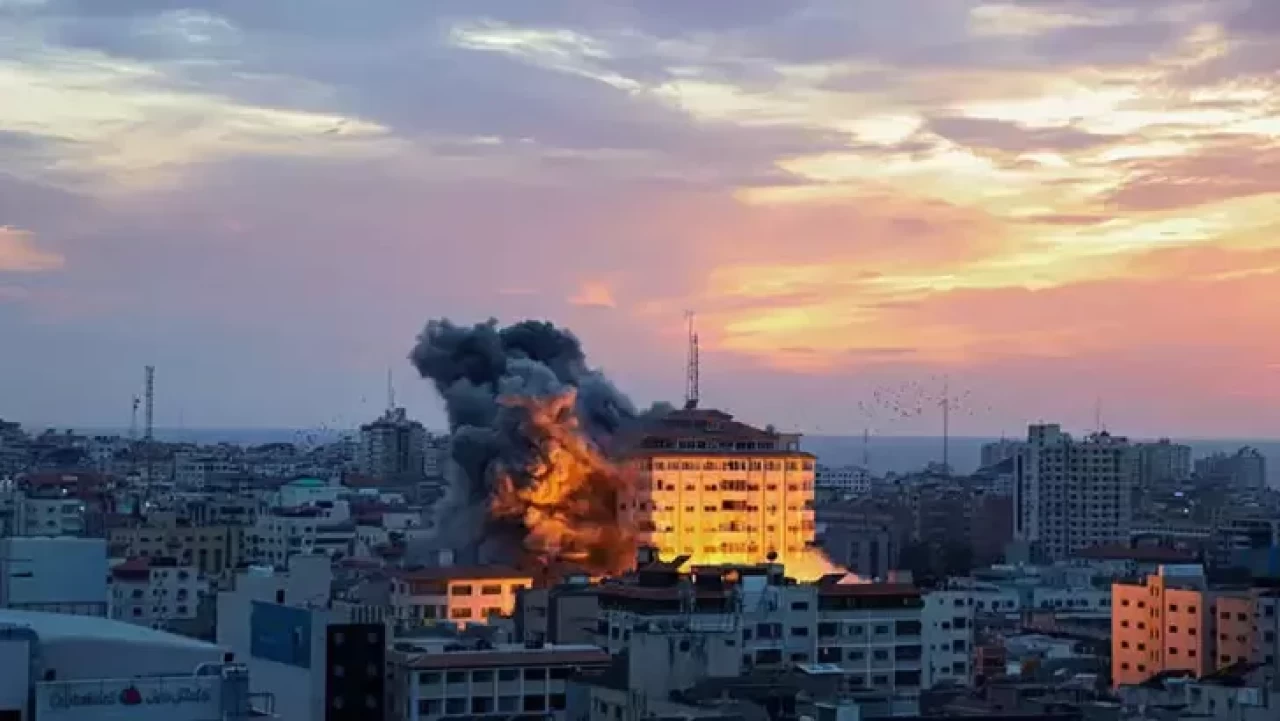 İsrail'den Şam'a saldırı: 6 Suriyeli asker hayatını kaybetti