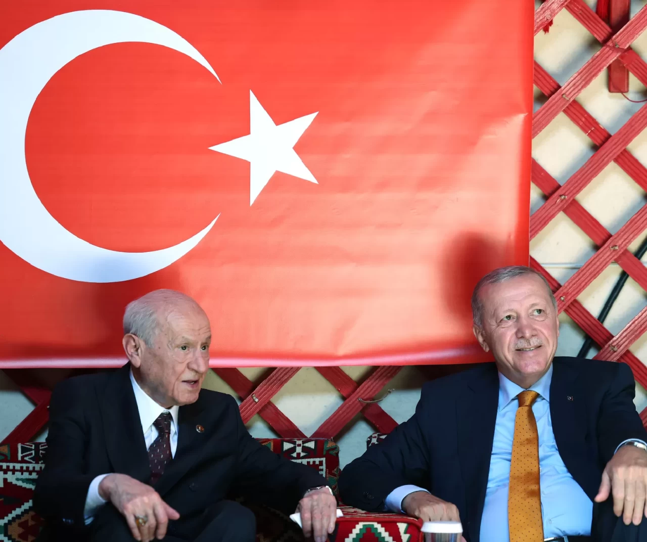 MHP lideri Bahçeli ve Cumhurbaşkanı Erdoğan Ahlat’ta: Zafer Haftası'nda anlamlı buluşma