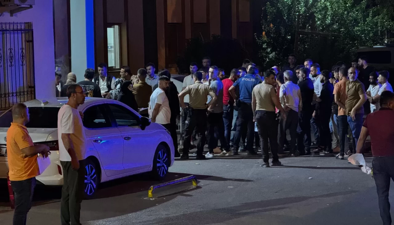 Sokak ortasında saldırıya uğrayan genç hayatını kaybetti