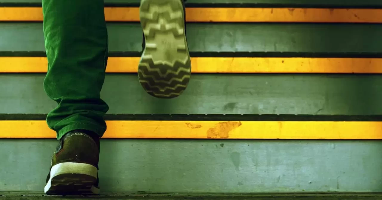 Rüyada Dar Merdiven Çıkmak Ne Anlama Gelir? İşte Detaylı Yorumlar