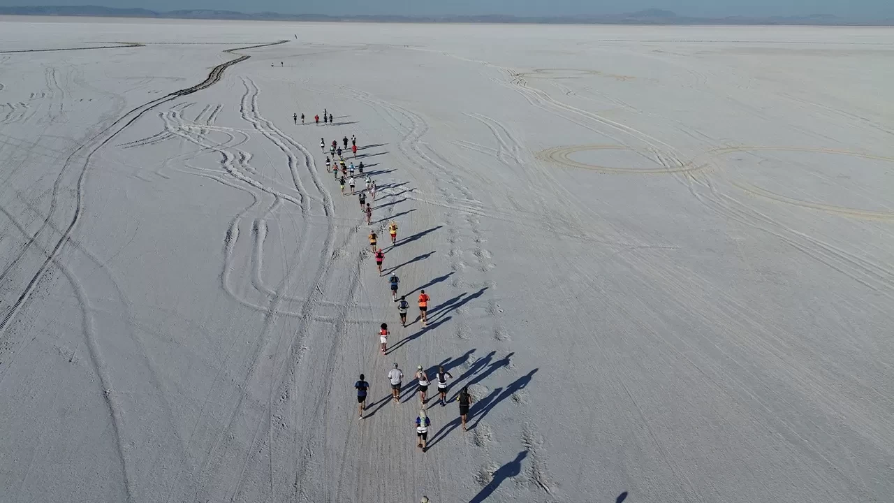 Runfire Salt Lake Ultra Trail Maratonu, Tuz Gölü’nde başladı