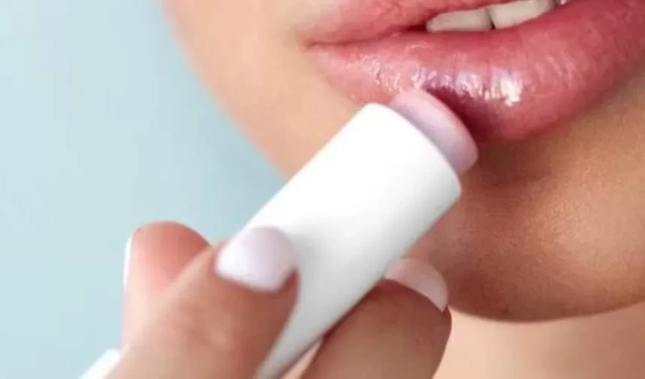Dudak çatlaklarına son! Doğal yöntemlerle hızla iyileştirin