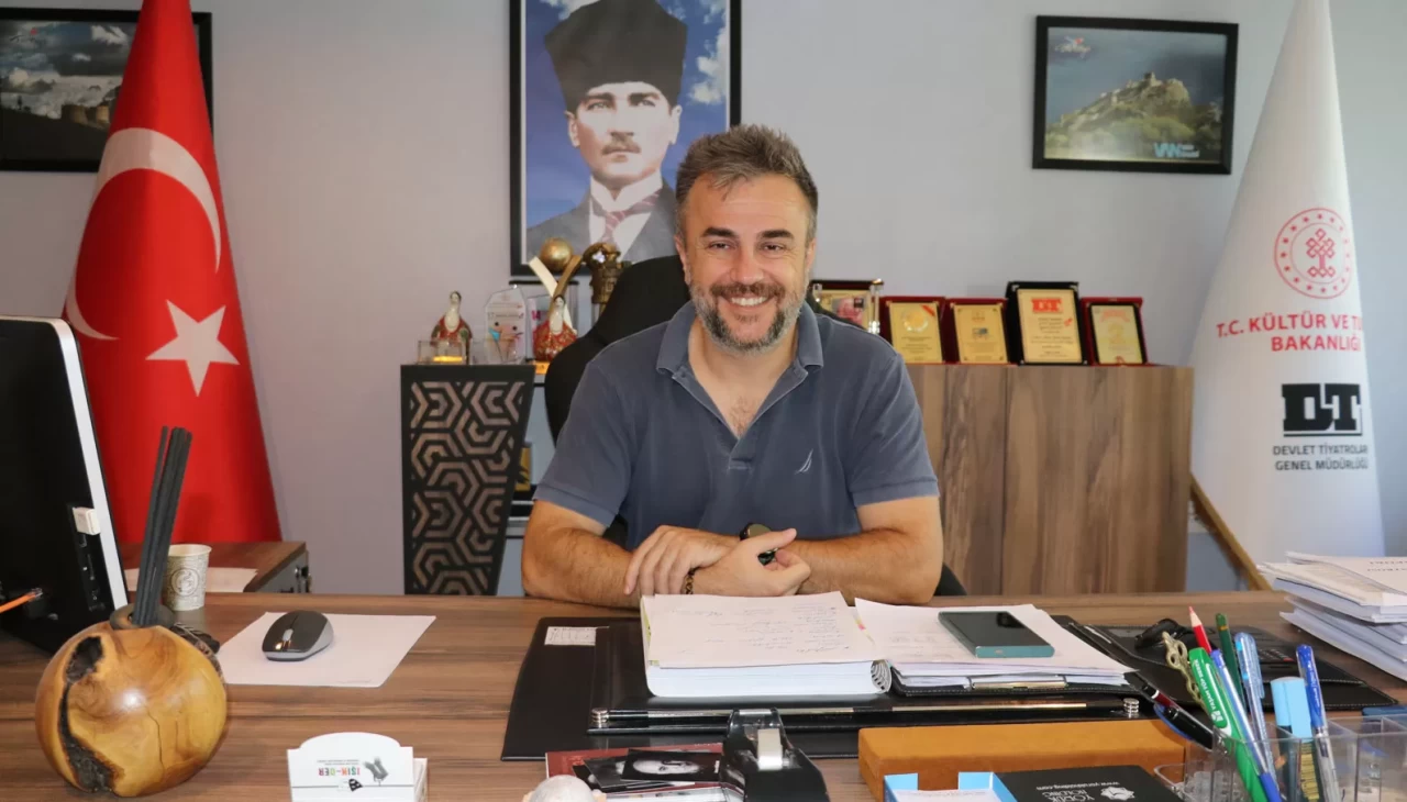 16 yaşında tanıştığı devlet tiyatrosuna müdür oldu