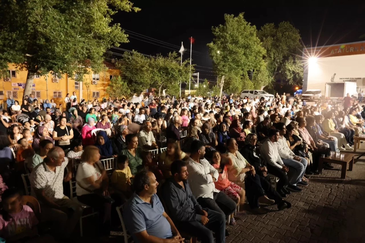 Gezen Sinema Tırı Pozantı’da