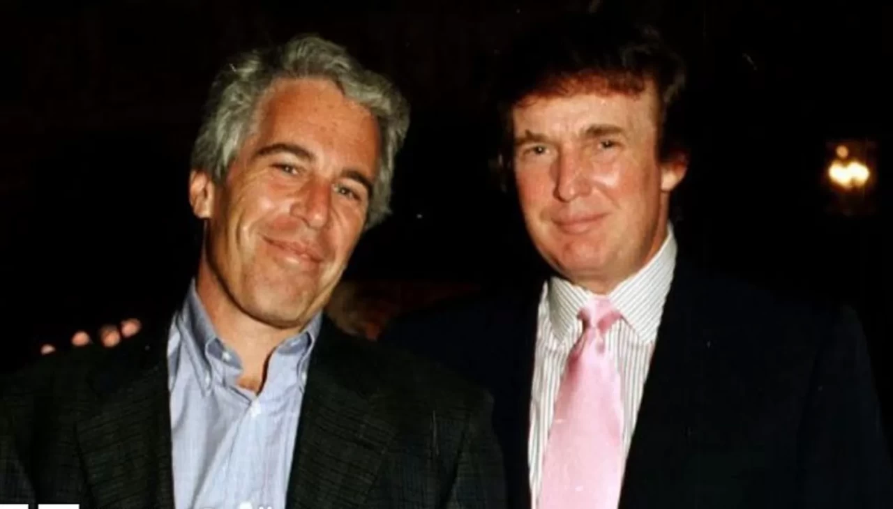 ABD'deki Epstein skandalıyla ilgili çarpıcı iddia: Trump'ın ismini dosyadan FBI sildi