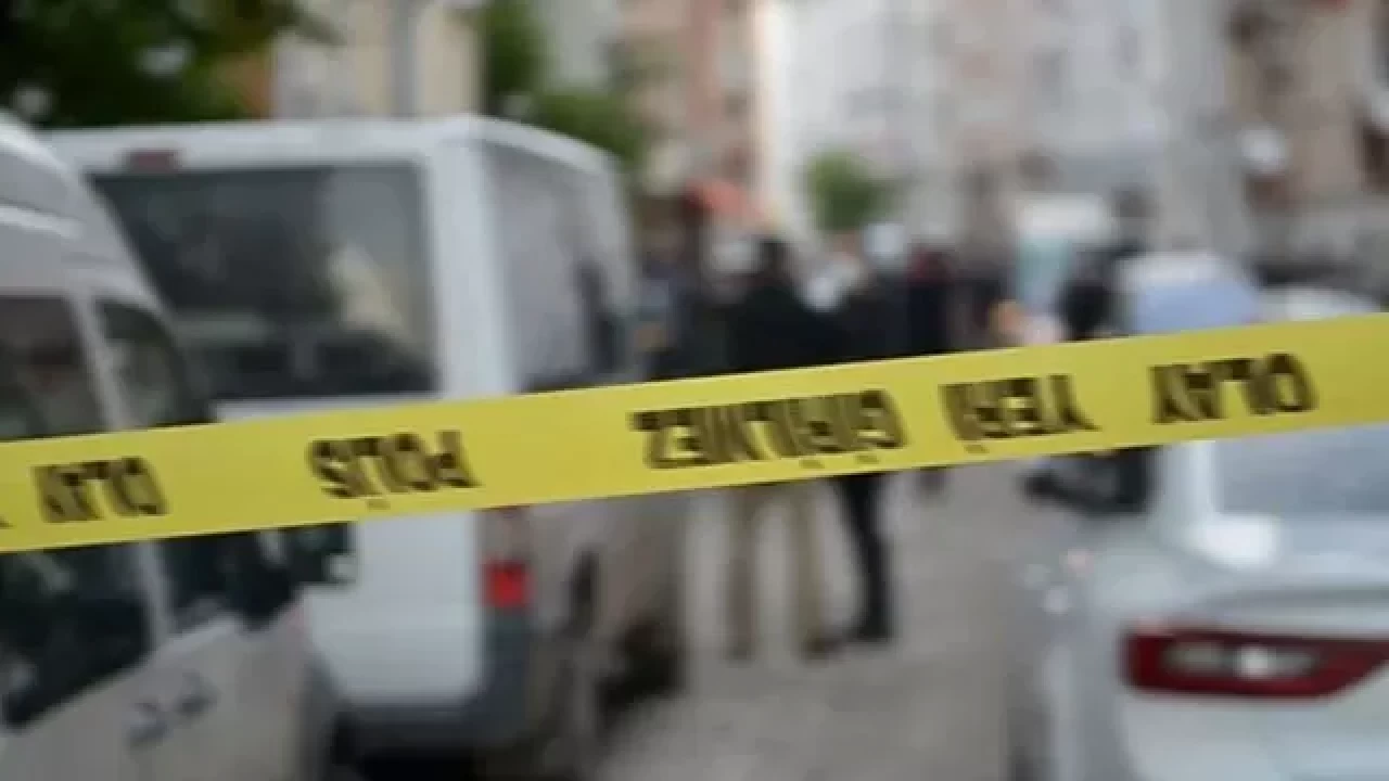 Evinde tabancayla vurulmuş halde bulundu