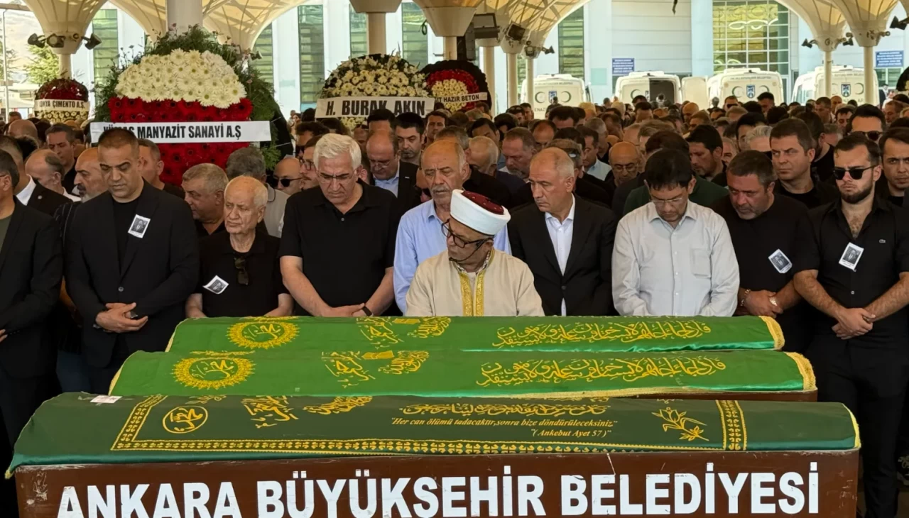 Trafik kazasında hayatını kaybeden iş adamı Fatih Yücelik toprağa verildi