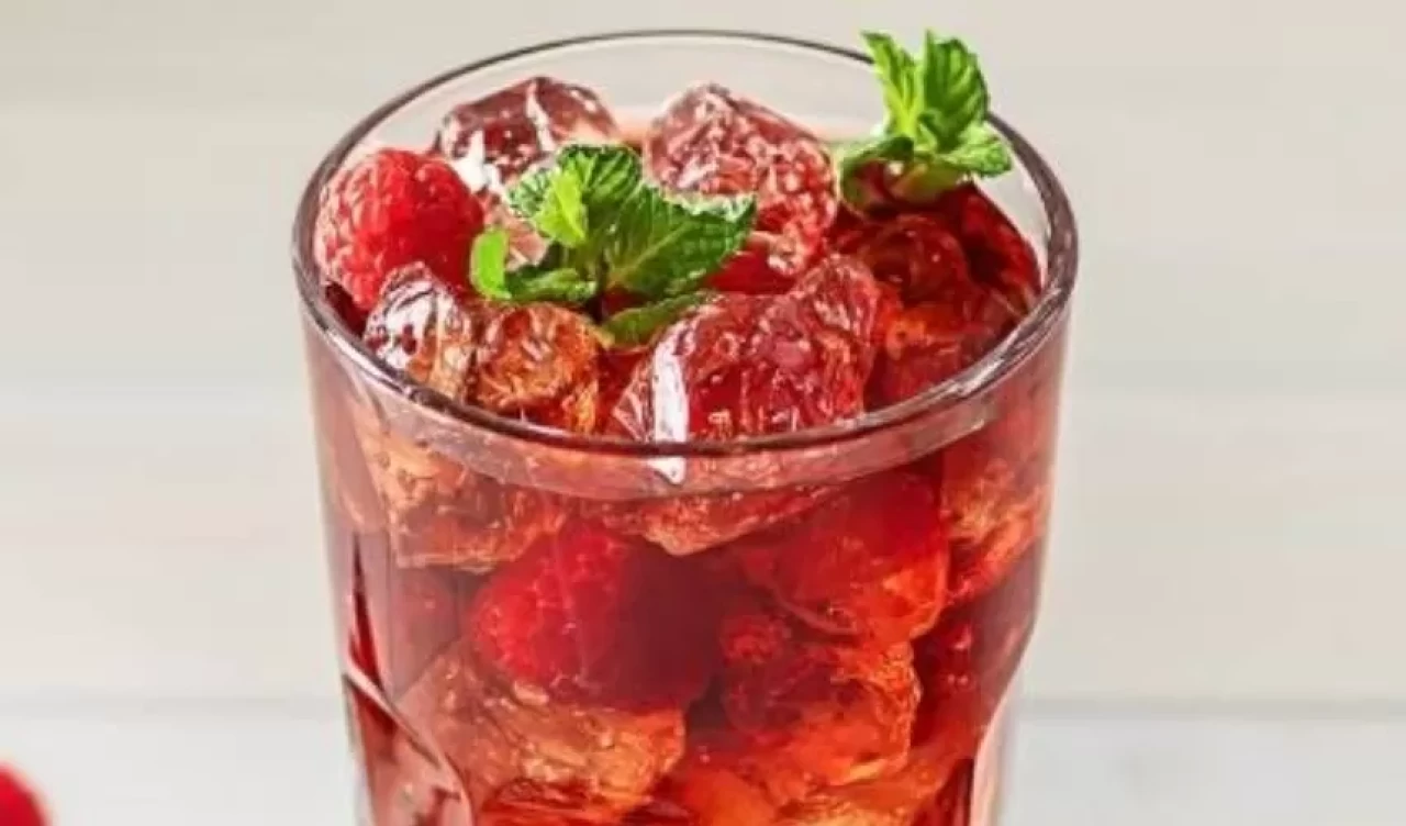 Berry hibiscus nasıl yapılır? Yazın ferahlatan sağlık iksiri