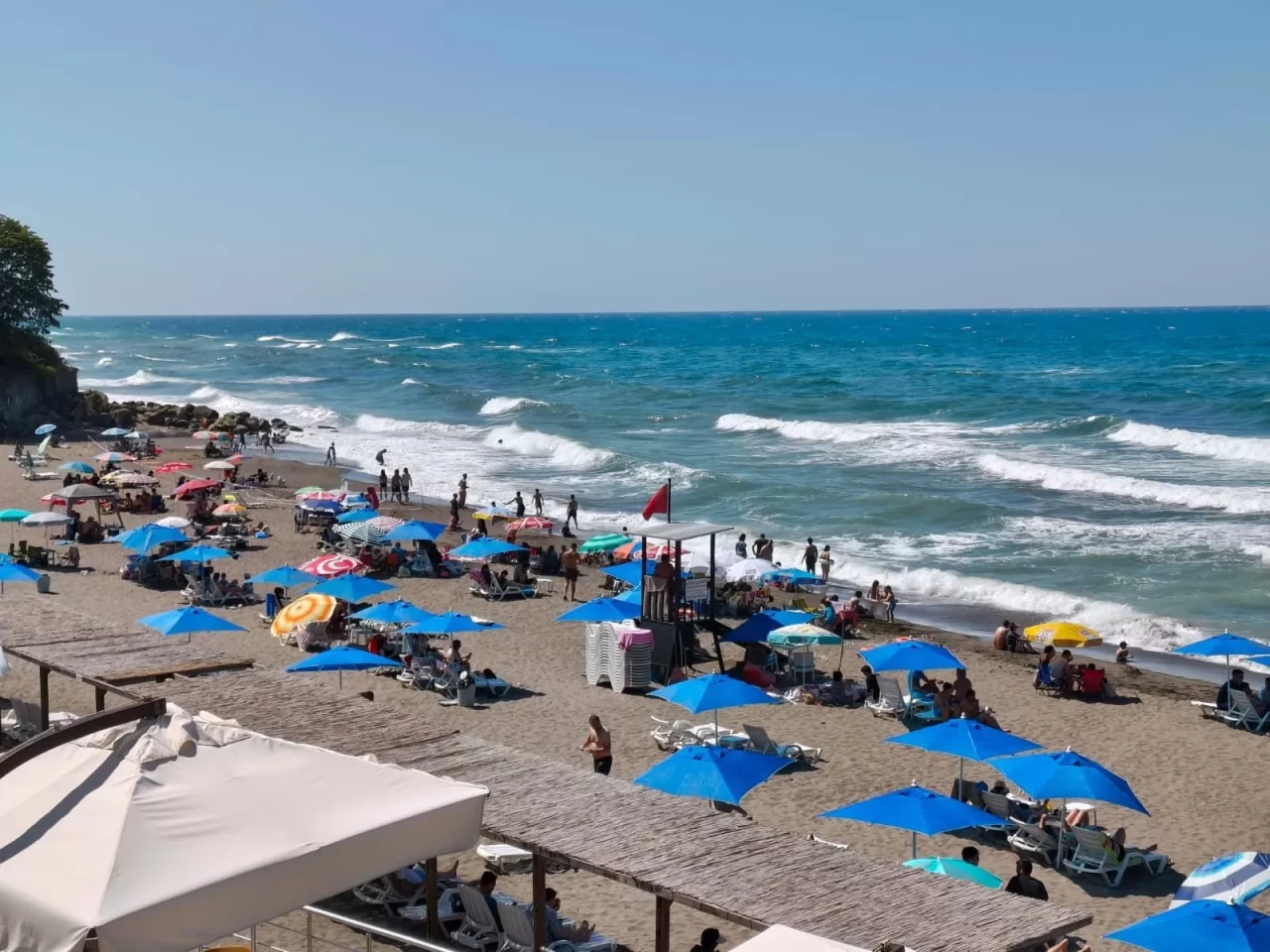 Akçakoca Kaymakamlığı'ndan deniz yasağı! Hava ve deniz koşulları tehlikeli
