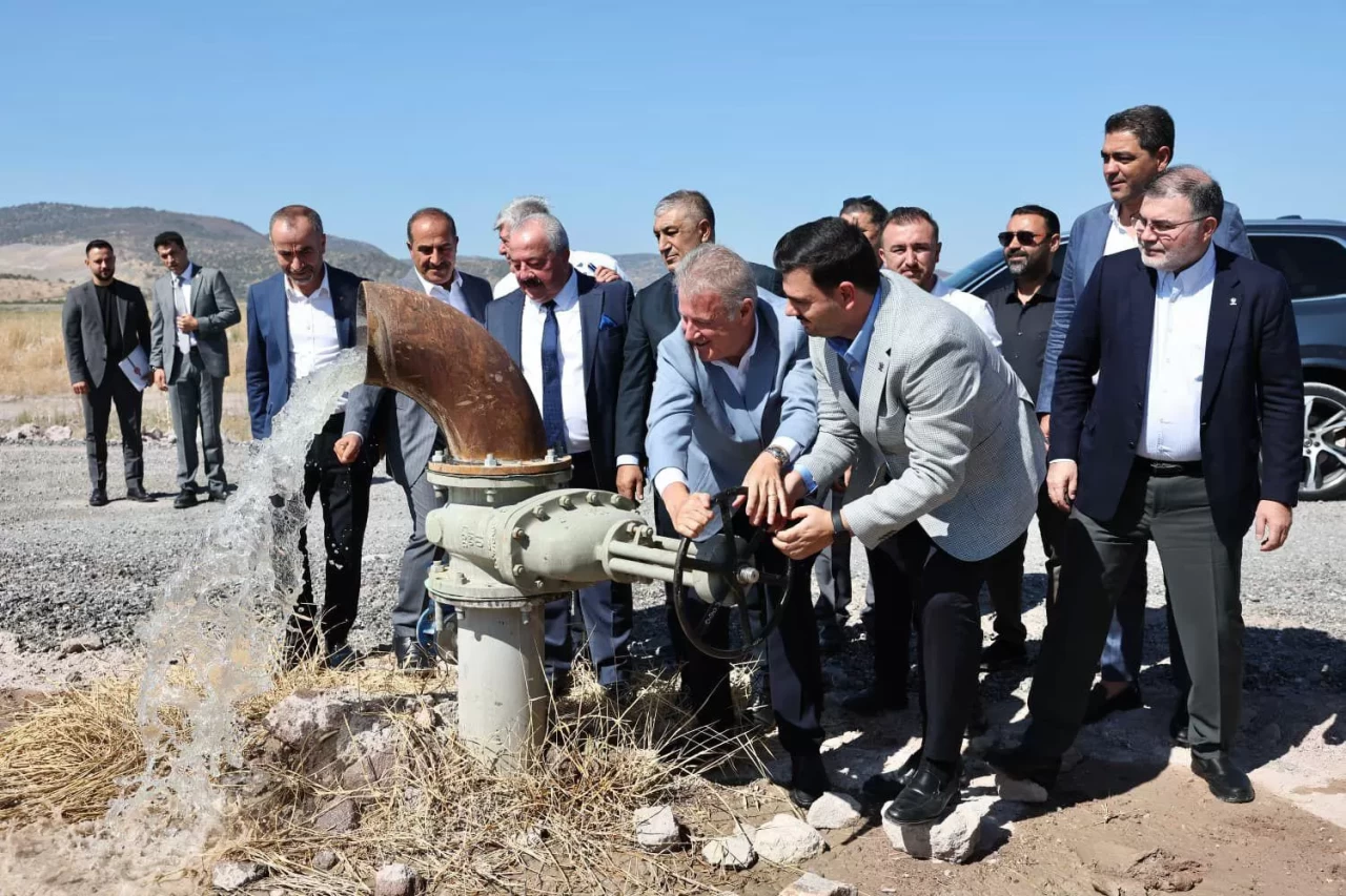 Dikili’nin jeotermal su kuyusu açıldı