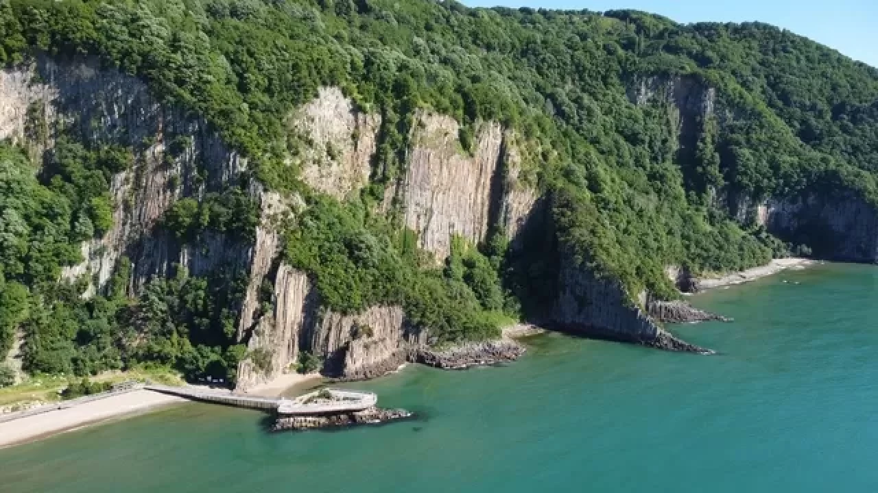 Doğanın 80 milyon yıllık sanatı: Güzelcehisar bazalt sütunları
