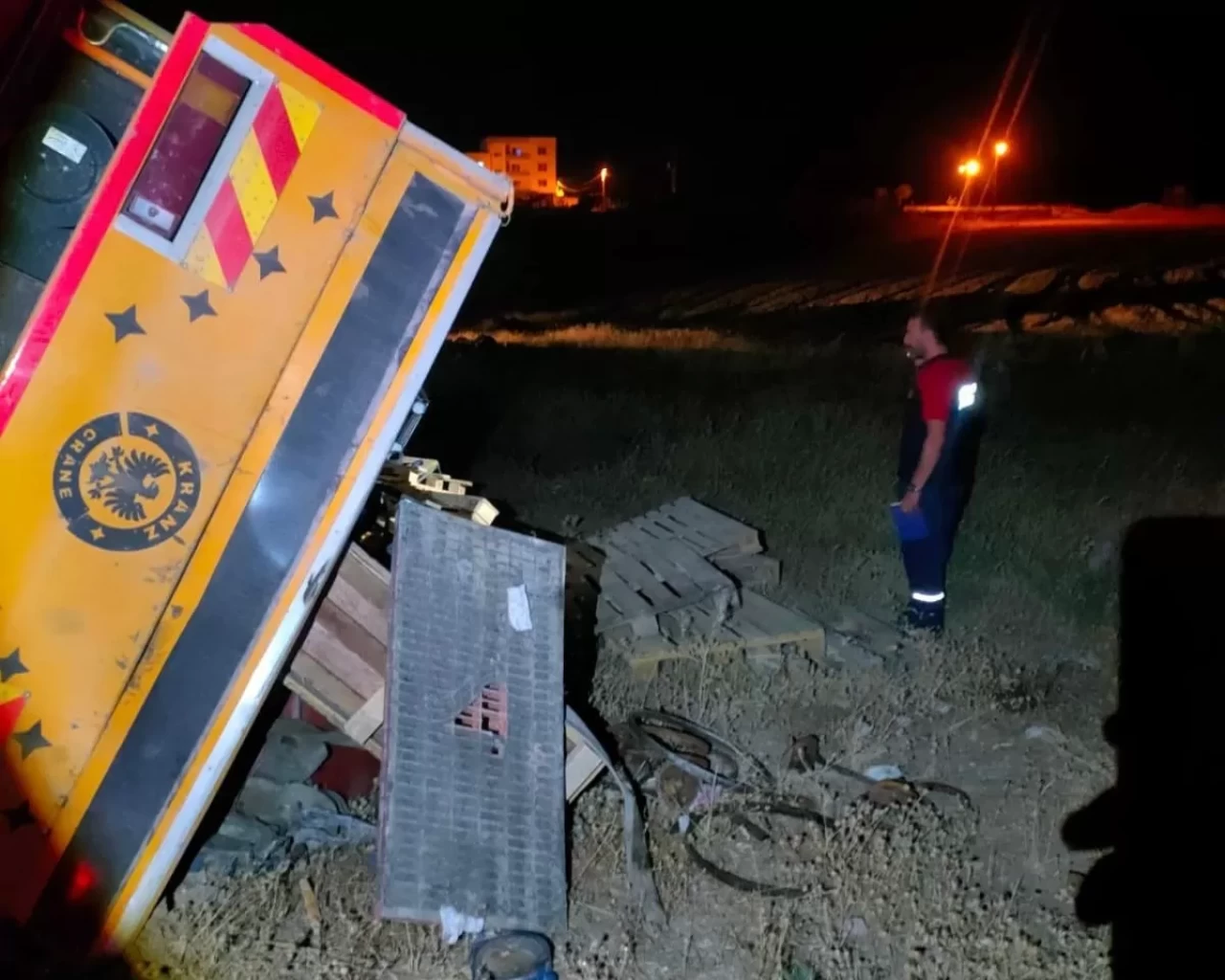 Siirt'te vinç devrildi 1 kişi yaralandı