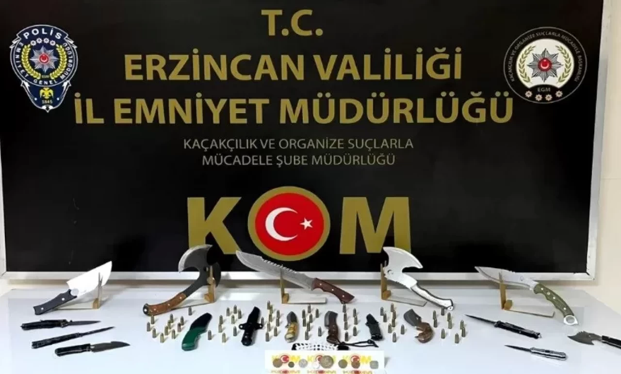 Erzincan'da kaçakçılık operasyonu: Tarihi eser niteliğinde bıçaklar ve fişekler ele geçirildi