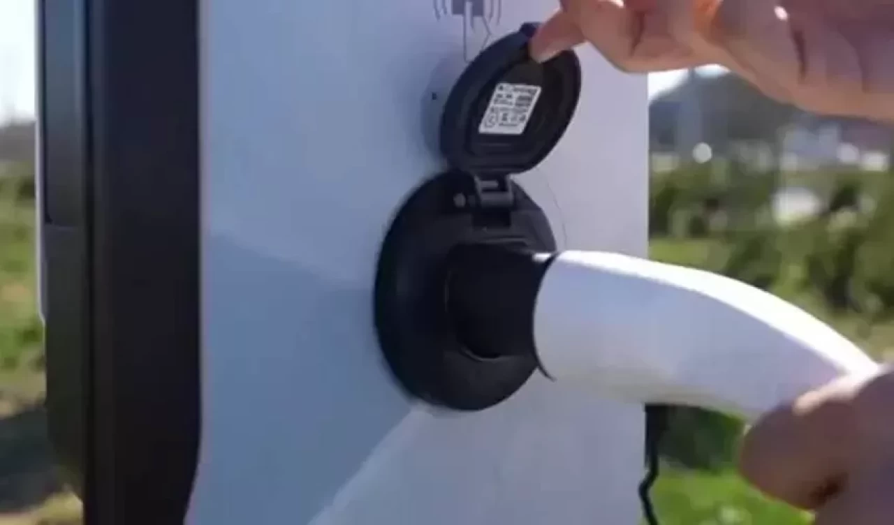 Dünyada bir ilk! 100 megavatlık ultra hızlı şarj istasyonu açıldı