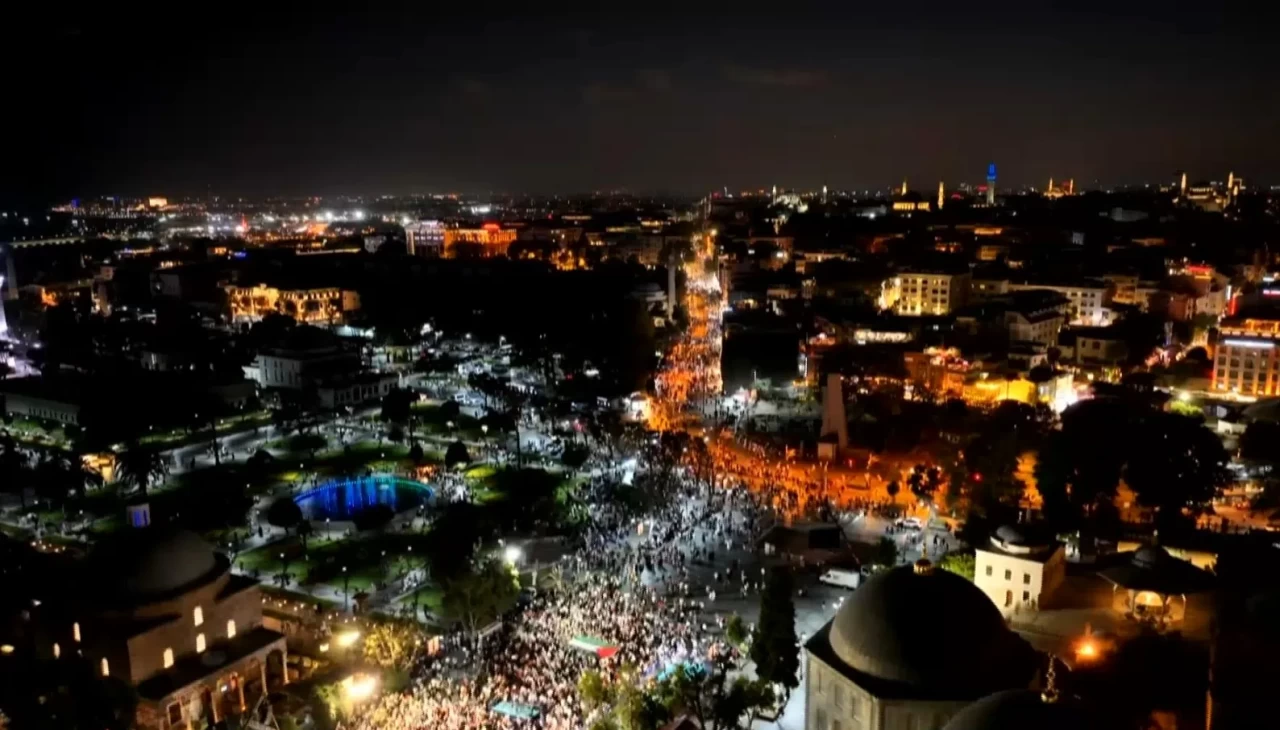Beyazıt’tan Ayasofya’ya! İstanbul'da 'Gazze'ye Umut Işığı Ol' yürüyüşü