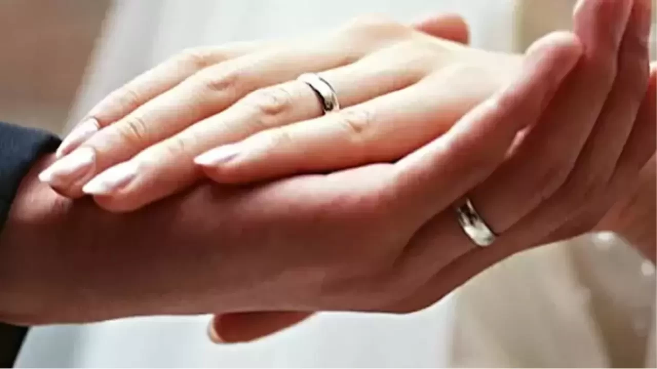 Rüyada Gümüş Yüzük Takmak Ne Anlama Gelir? İşte Detaylı Tabiri