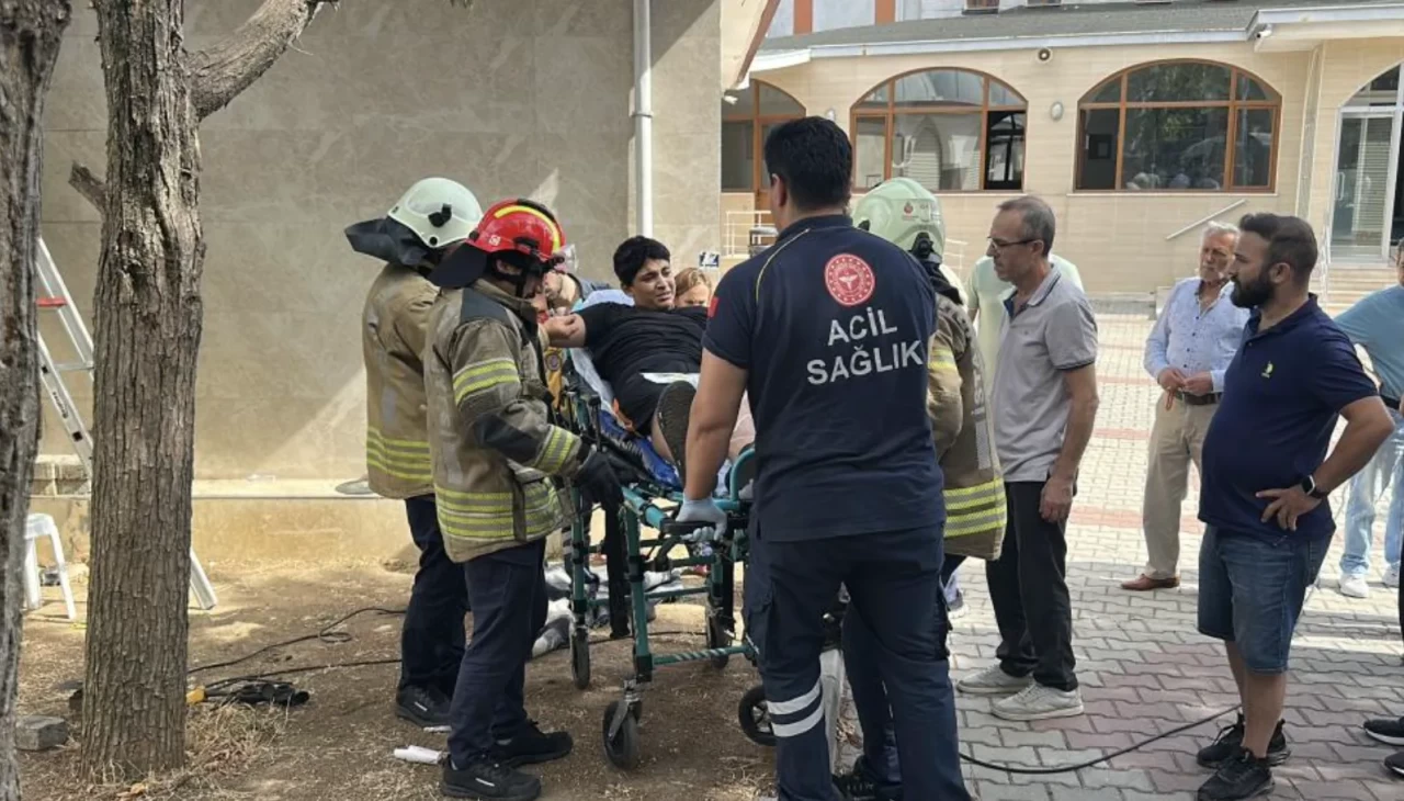 Ataşehir'de korkunç olay! Koluna demir saplandı