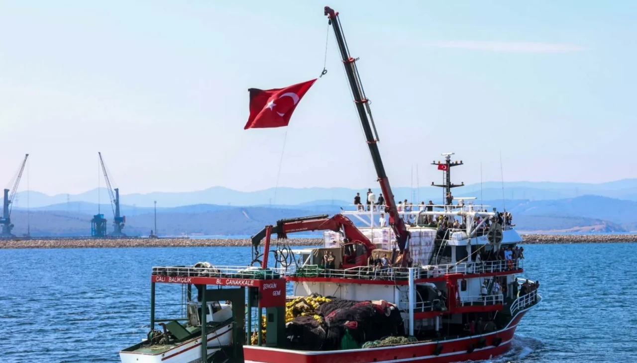 Çanakkale’de balıkçılar 'Vira bismillah' diyerek denize açıldı