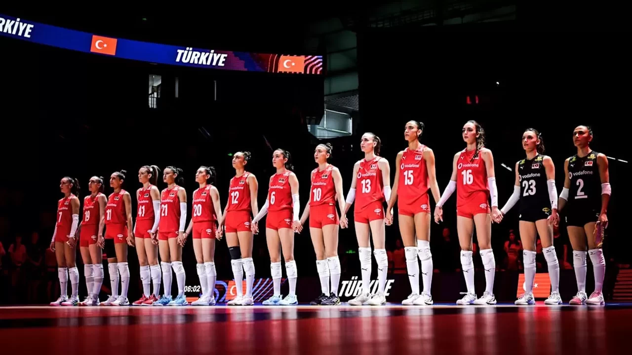 A Milli Kadın Voleybol Takımı, Antalya’da kampa girdi