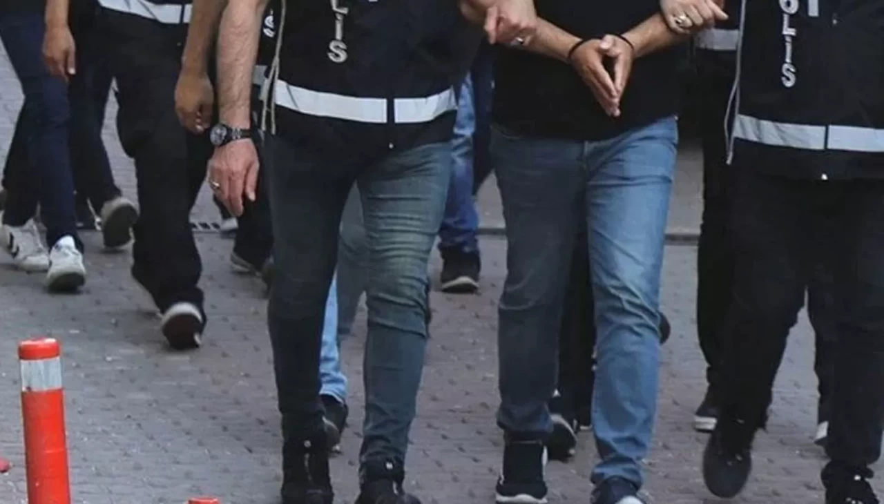 Jandarmadan 6 ilde dolandırıcılık operasyonu: 44 gözaltı