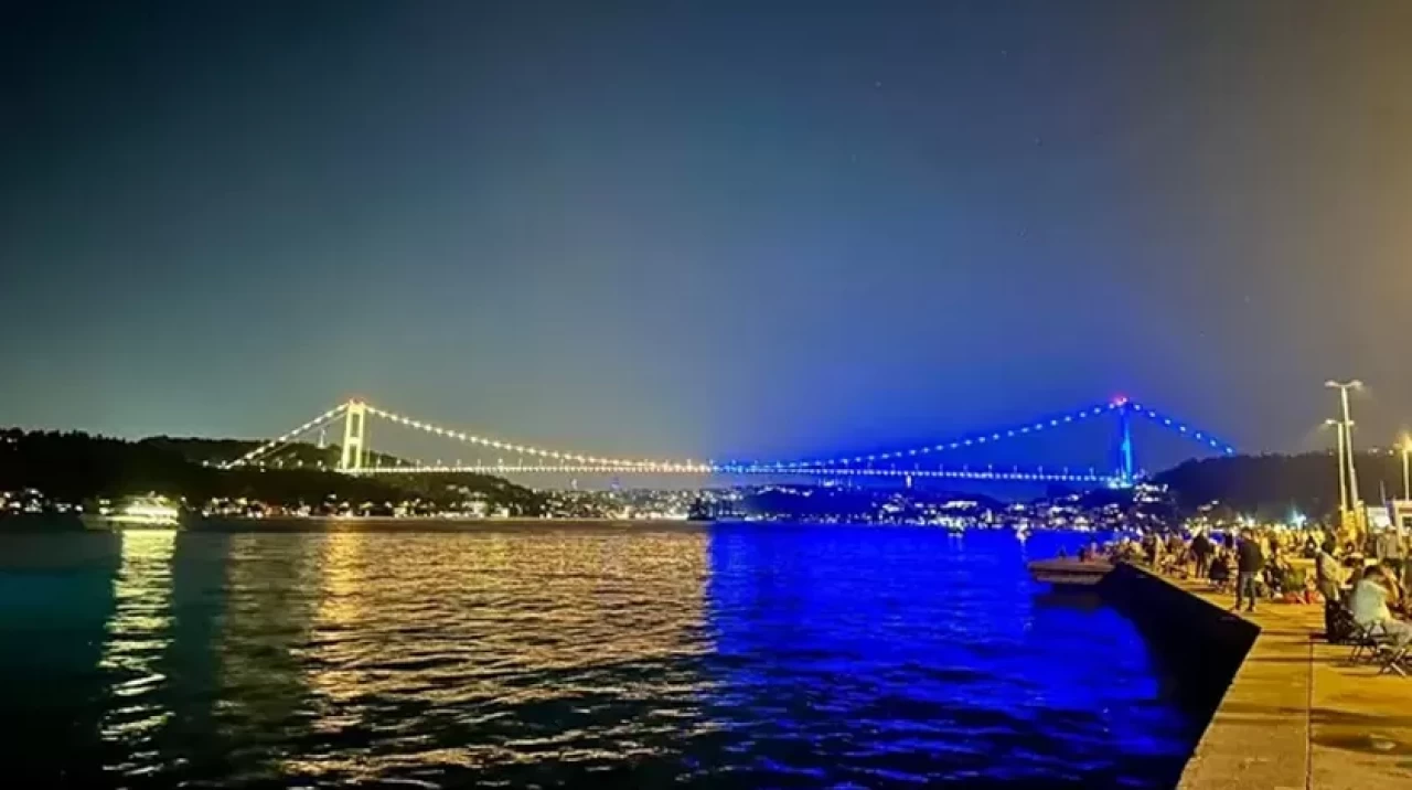 Ankara ve İstanbul Bağımsızlık Günü'nde Ukrayna bayrağı ile renklendi
