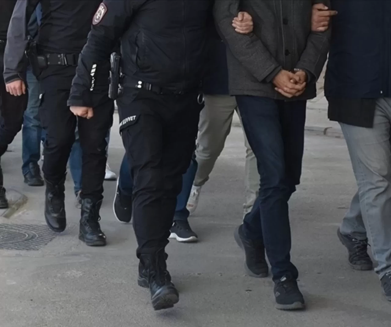 Van'da farklı suçlardan aranan 193 kişi yakalandı