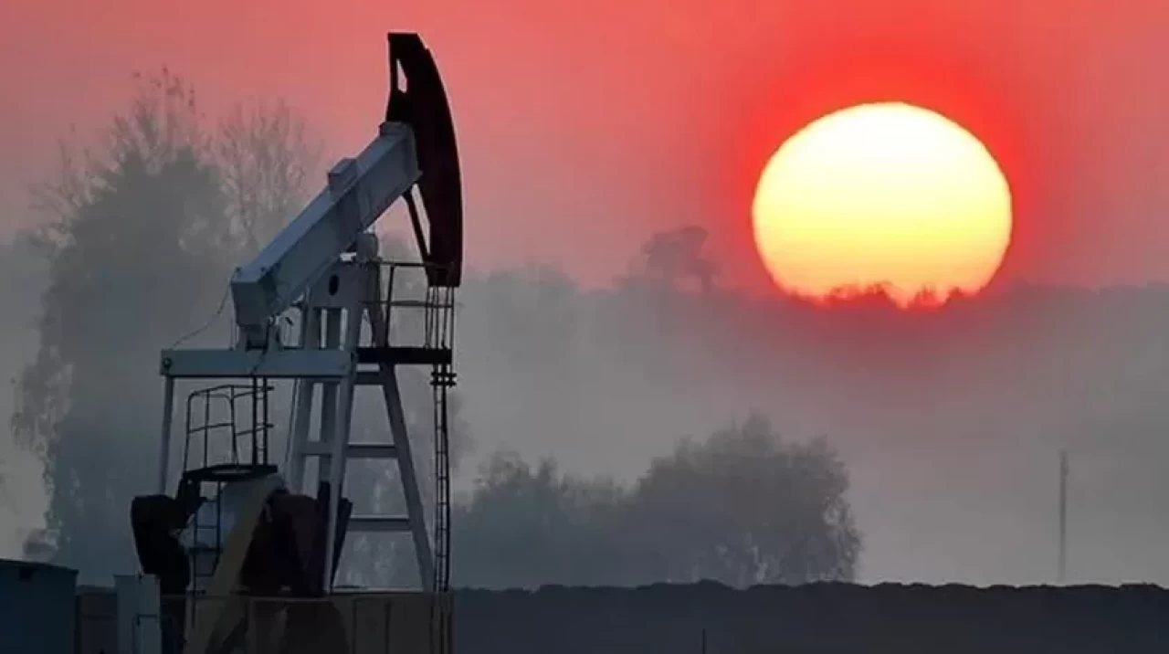 Trump'ın tehdidi piyasayı sarstı! Petrol dengede kaldı