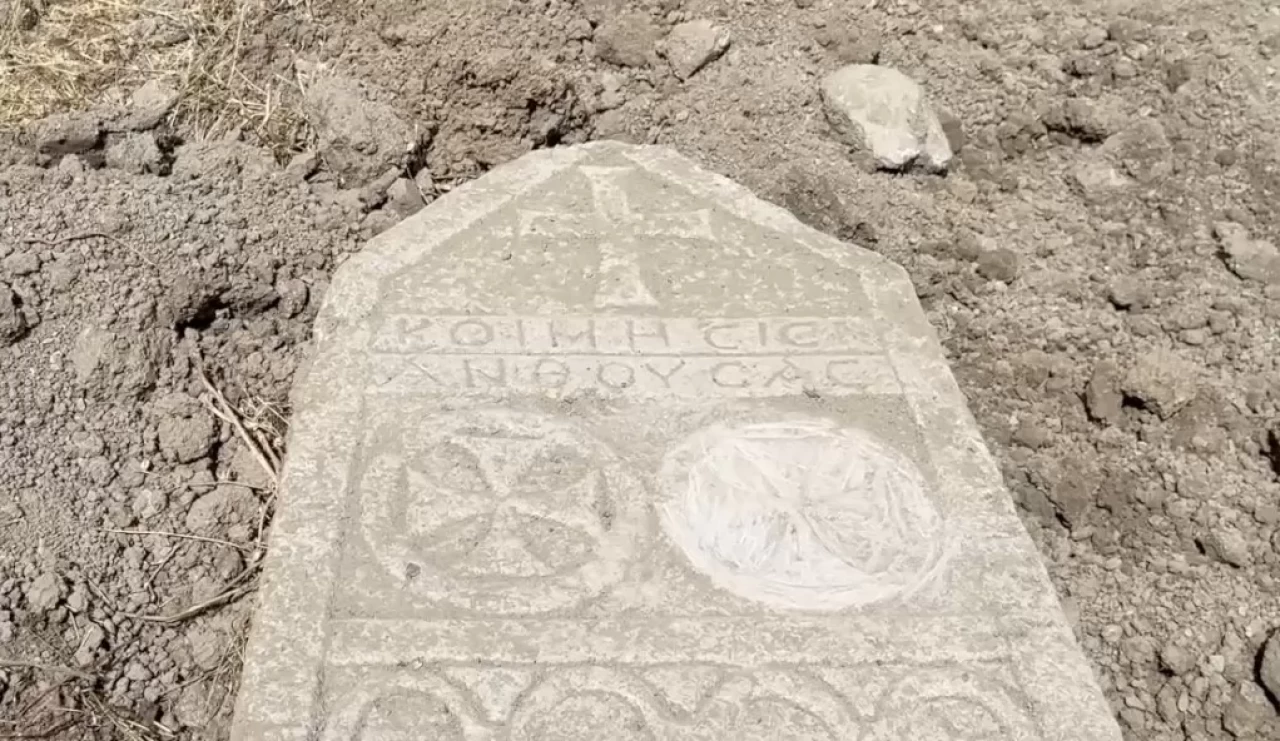 Çorum'da altyapı çalışması sırasında tarihi mezar taşı bulundu
